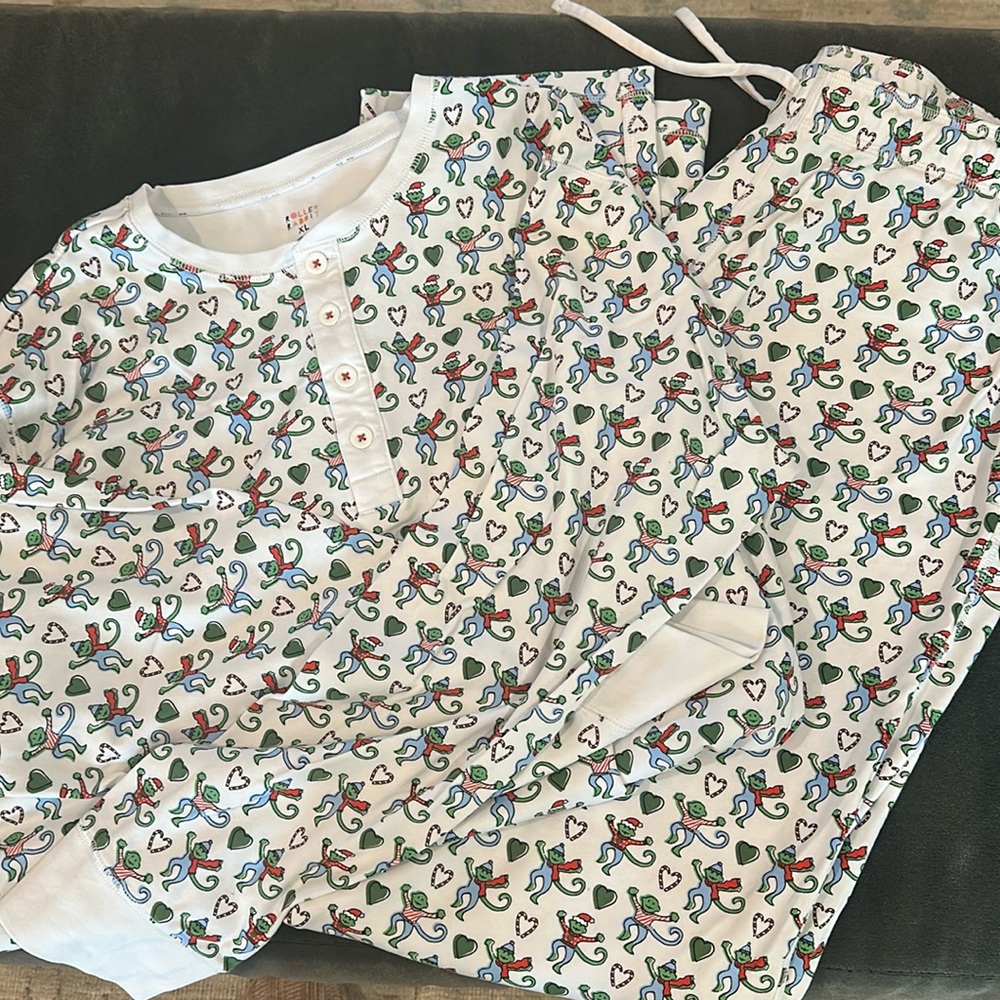 Roller Rabbi Xmas PJ’s men’s style (drawstring waist with pockets) EUC